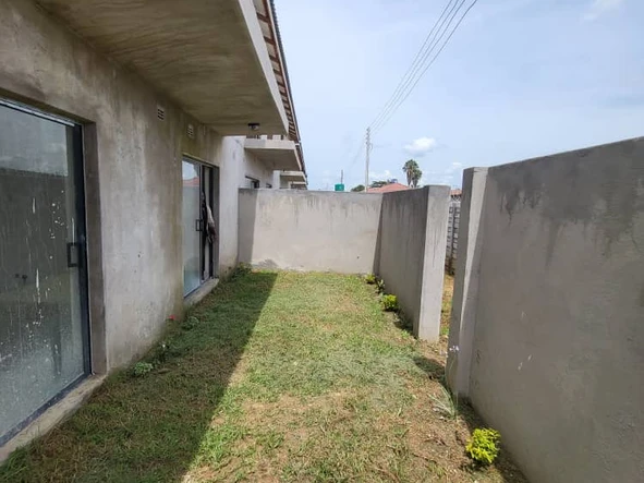 2 Bedroom Flat & Apartment