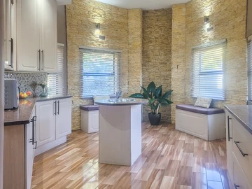 6 Bedroom House