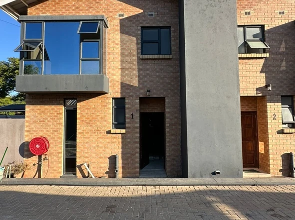 3 Bedroom Flat & Apartment