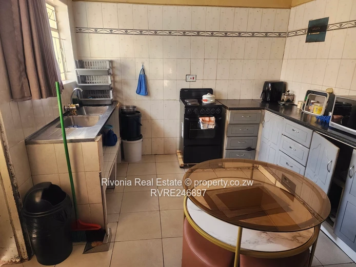 Mainway Meadows 4BR: Fitted Cupboards, 3 Baths & Borehole