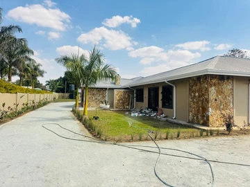 6 Bedroom House