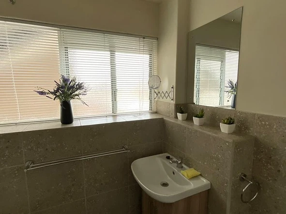 4 Bedroom Flat & Apartment