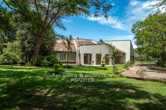 Neat and Spacious Family Home!!