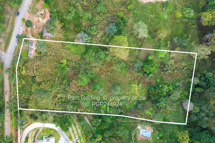 A Rare Hillside Sanctuary In Helensvale – 1.3 HA (Sole Mandate)