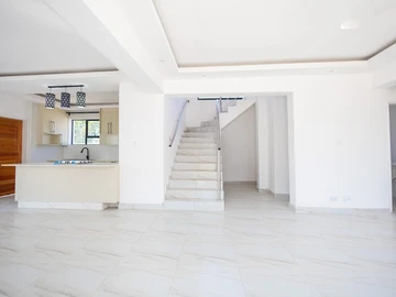4 Bedroom Flat & Apartment