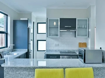 3 Bedroom Flat & Apartment