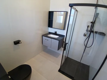 2 Bedroom Flat & Apartment