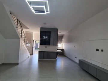 2 Bedroom Flat & Apartment