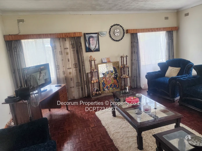 4-Bed Emerald Hill Home on 2030m² with Borehole & Driveway