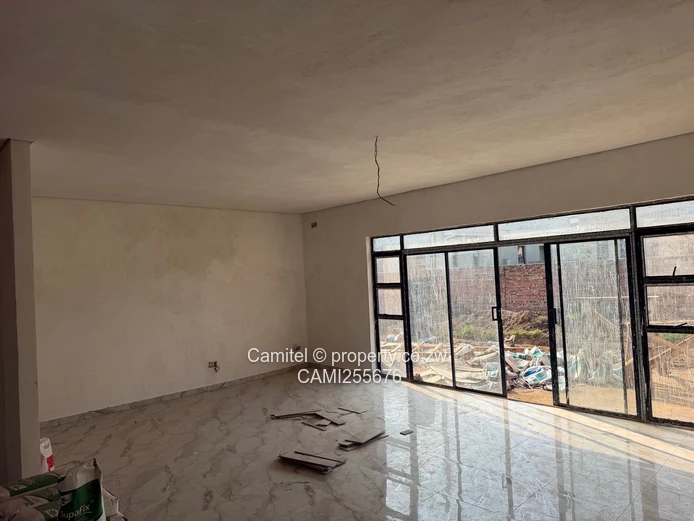 Sunlit 3-Bed Townhouse in Greendale North (Peakwood)with Borehole