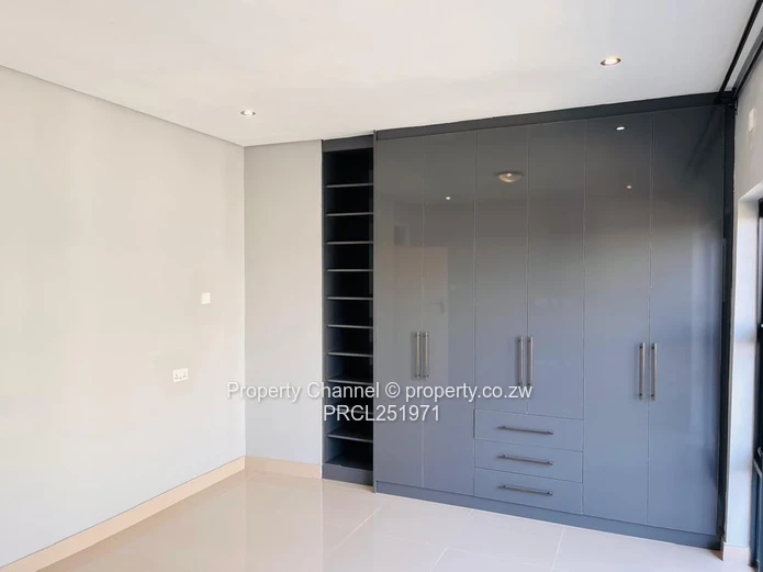 Madokero 2-Bed Flat - Pool, Borehole & Balcony