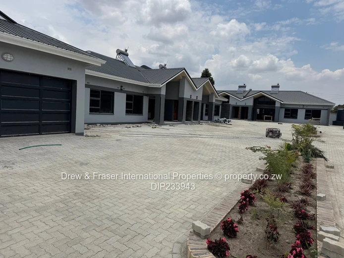 Modern 3-Bed Garden Flat with Borehole in Old Windsor