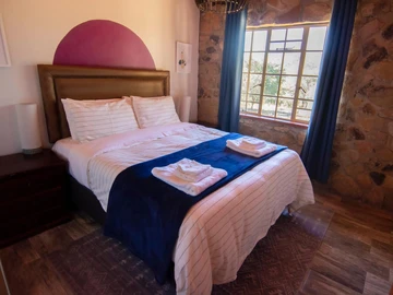 Hotel & Lodge