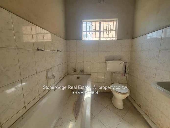 3 Bedroomed House on 1.045Ha in Douglasdale For Sale