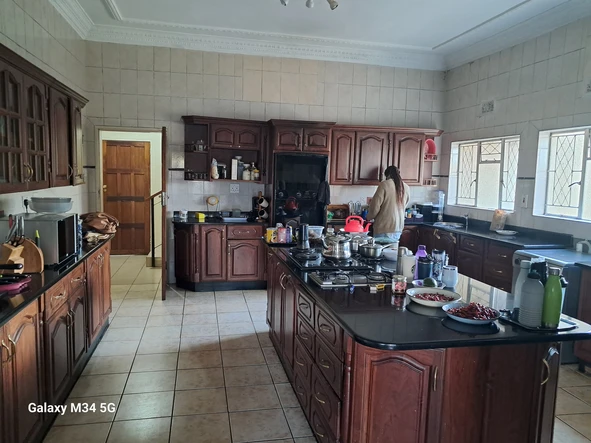 6 Bedroom House