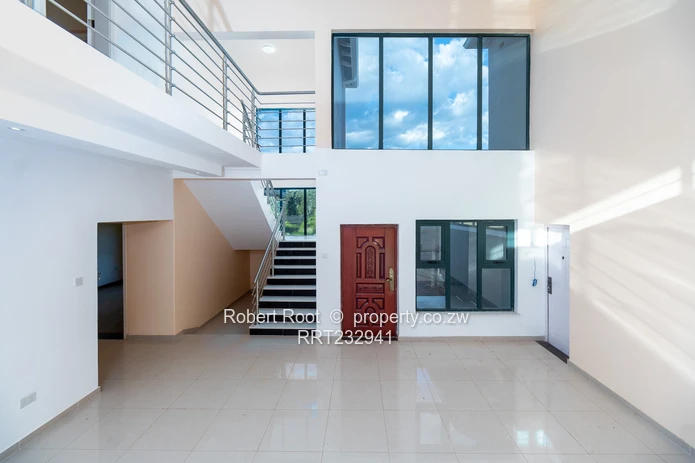 Luxury 5-Bed Cluster House With Pool-Chisipite