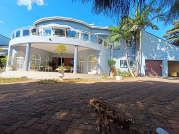 Spacious Helensvale Double-Storey Home with Pool  (Title Deeds)