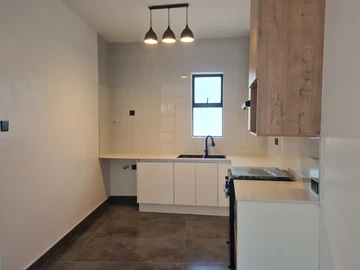 2 Bedroom Flat & Apartment
