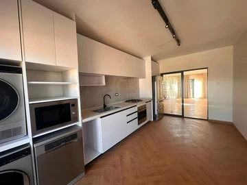 4 Bedroom Flat & Apartment