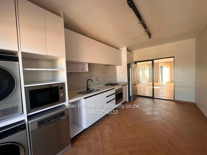 Spacious 4-Bed Furnished Glen Lorne Flat with Pool