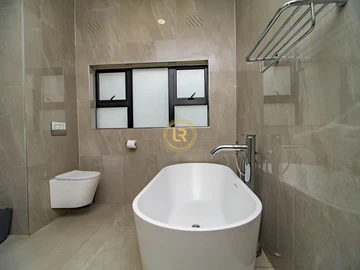 3 Bedroom Flat & Apartment