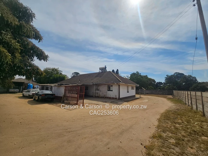4 bedroomed house for sale in Queensdale