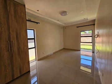 3 Bedroom Flat & Apartment