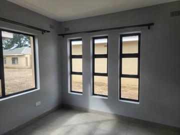 2 Bedroom Flat & Apartment