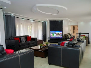 6 Bedroom House