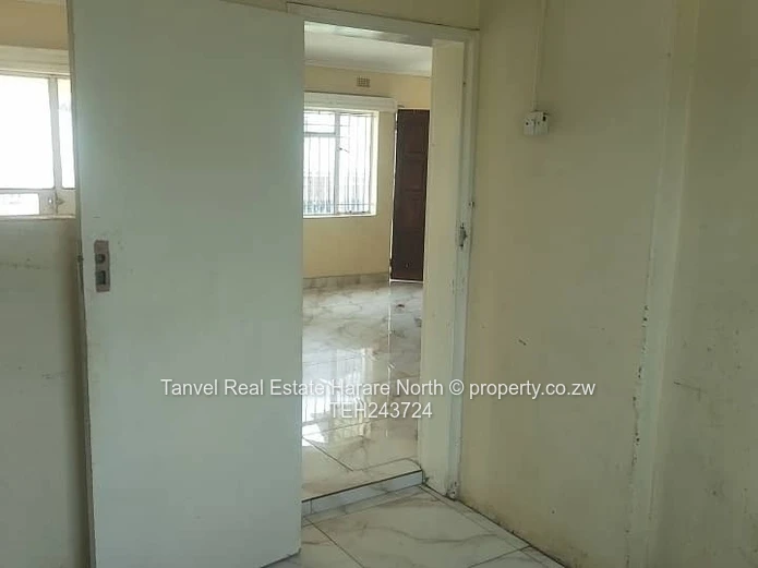 Prospect:  house to let.3 beds, main bed with ensuite. lounge and dining, borehole,.On 3000sqm.Walle