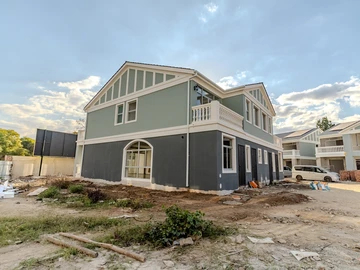 4 Bedroom Flat & Apartment