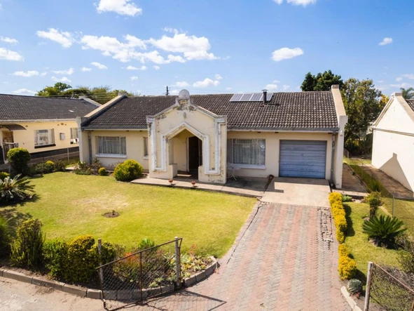 Solid Cluster Home in the Heart of Greendale