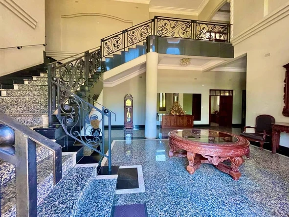 8 Bedroom House