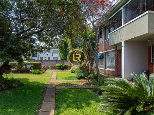 2 Bedroom Flat & Apartment
