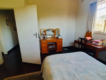 2 Bedroom Flat & Apartment