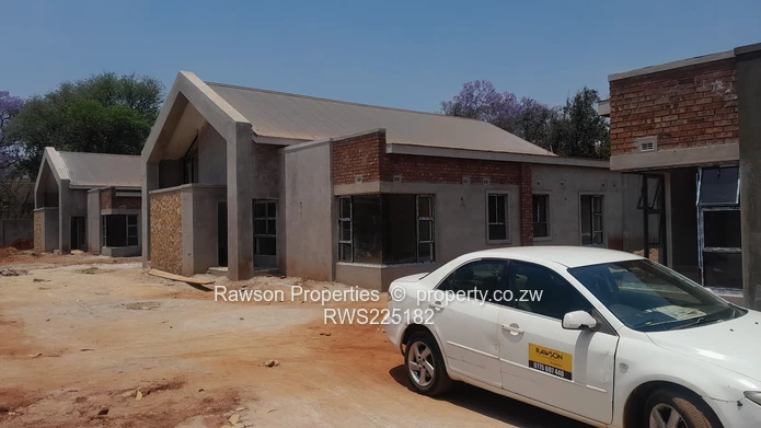 Borrowdale Pomona 3 Beds Clusters for Sale