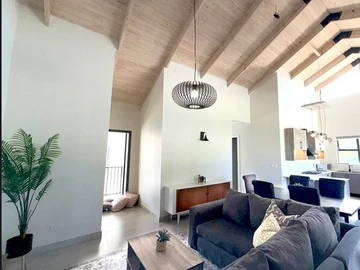 3 Bedroom Flat & Apartment