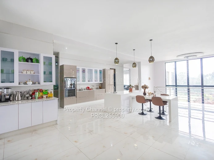 Sunlit 5-Bed Umwinsidale Home with Marble Floors