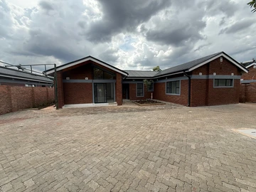 3 Unit Townhouse Complex