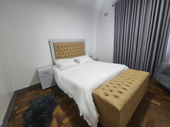 2 Bedroom Flat & Apartment