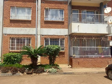 2 Bedroom Flat & Apartment