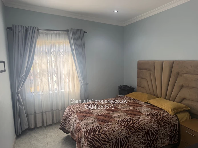 Spacious 3-bed Sunridge Home with Flatlet & Verandah