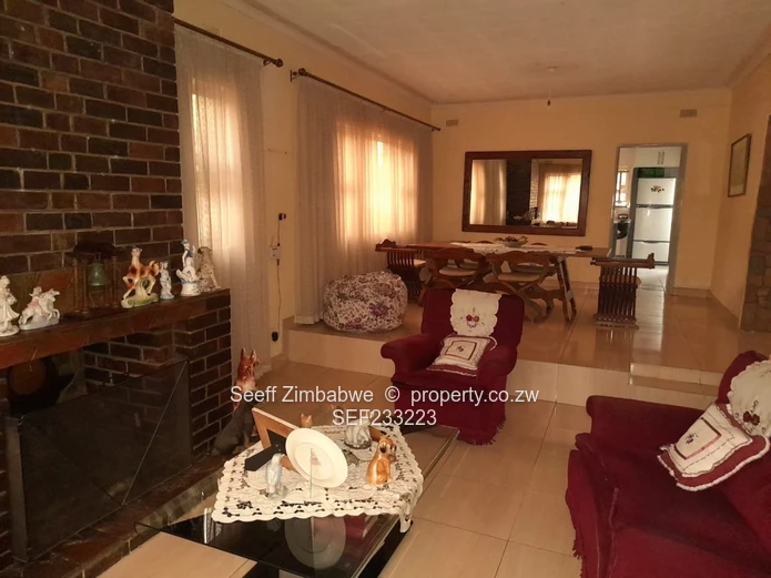 Avondale West Gem: Spacious Family Living with Cottage and Abundant Water Supply!