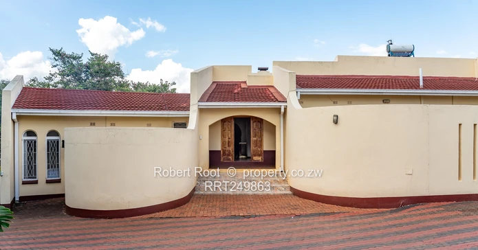 Stunning 5 bed fully furnished house in Glenlorne