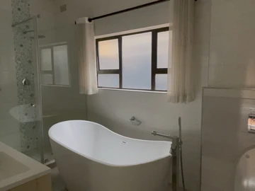 3 Bedroom Flat & Apartment