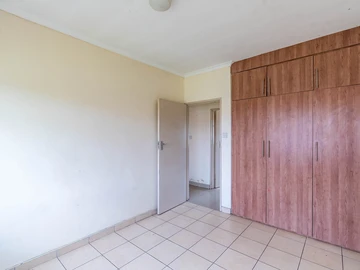 4 Bedroom Flat & Apartment