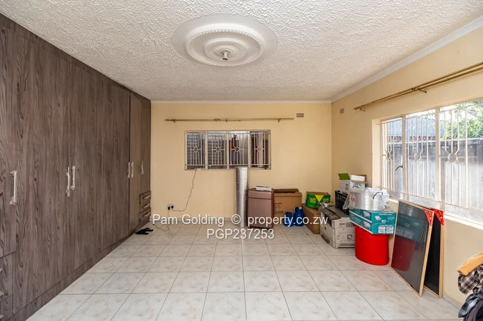 House for sale in Waterfalls/Picnic Park Area (Sole Mandate)