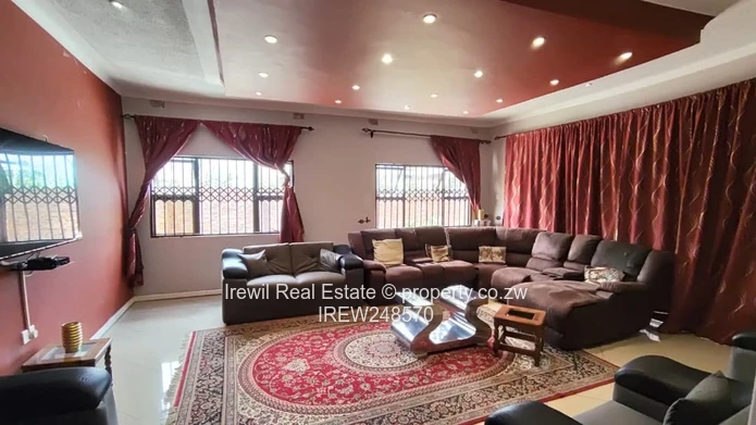 4-Bed Pomona Home with Spacious Living Areas