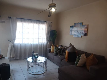 2 Bedroom Flat & Apartment