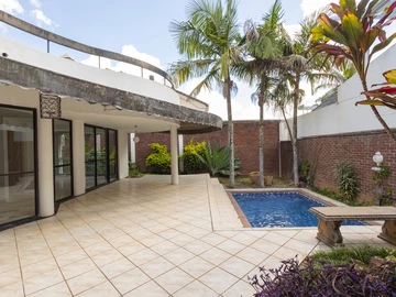 3 Bedroom Flat & Apartment